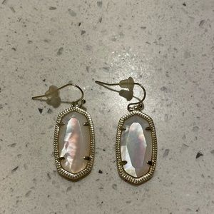 Kendra Scott Dani Earrings in Mother of Pearl